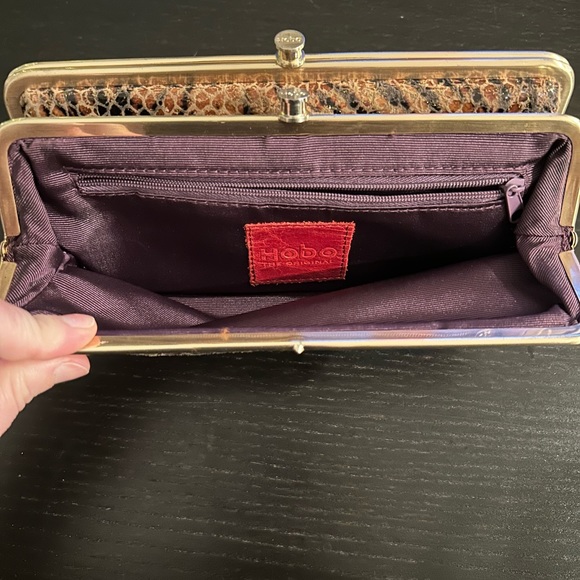 Fun HOBO full size wallet! - Picture 5 of 6